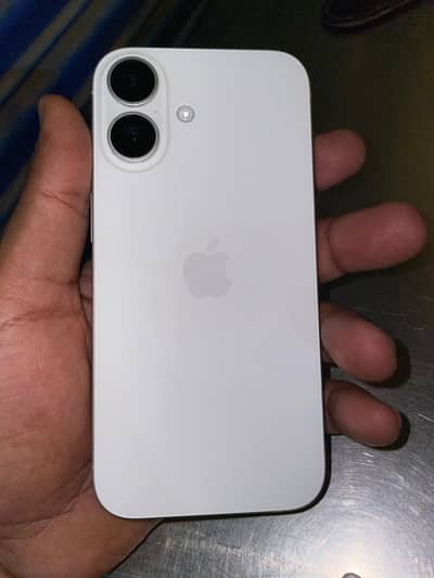 Apple iPhone 16