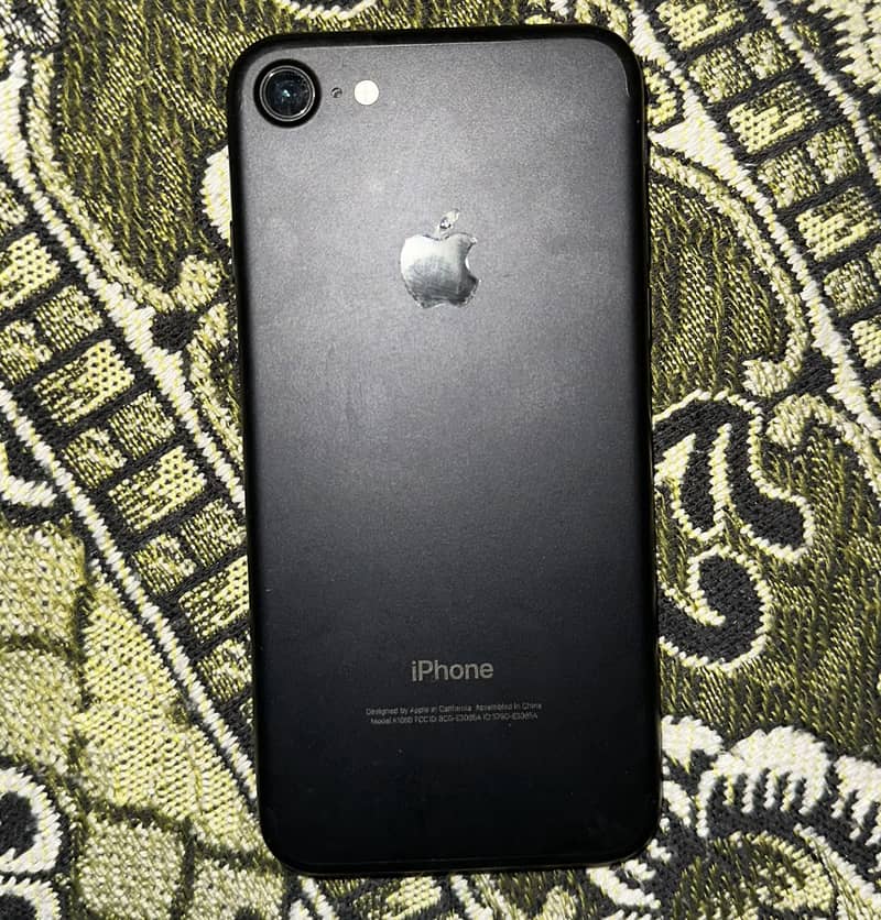 Apple iPhone 7 0