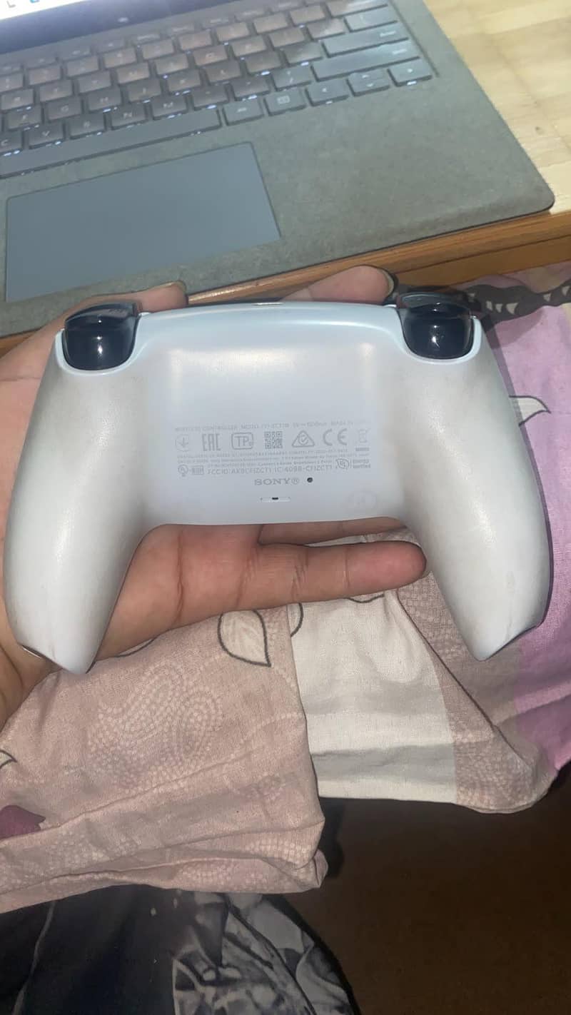 PS5 Controller 2
