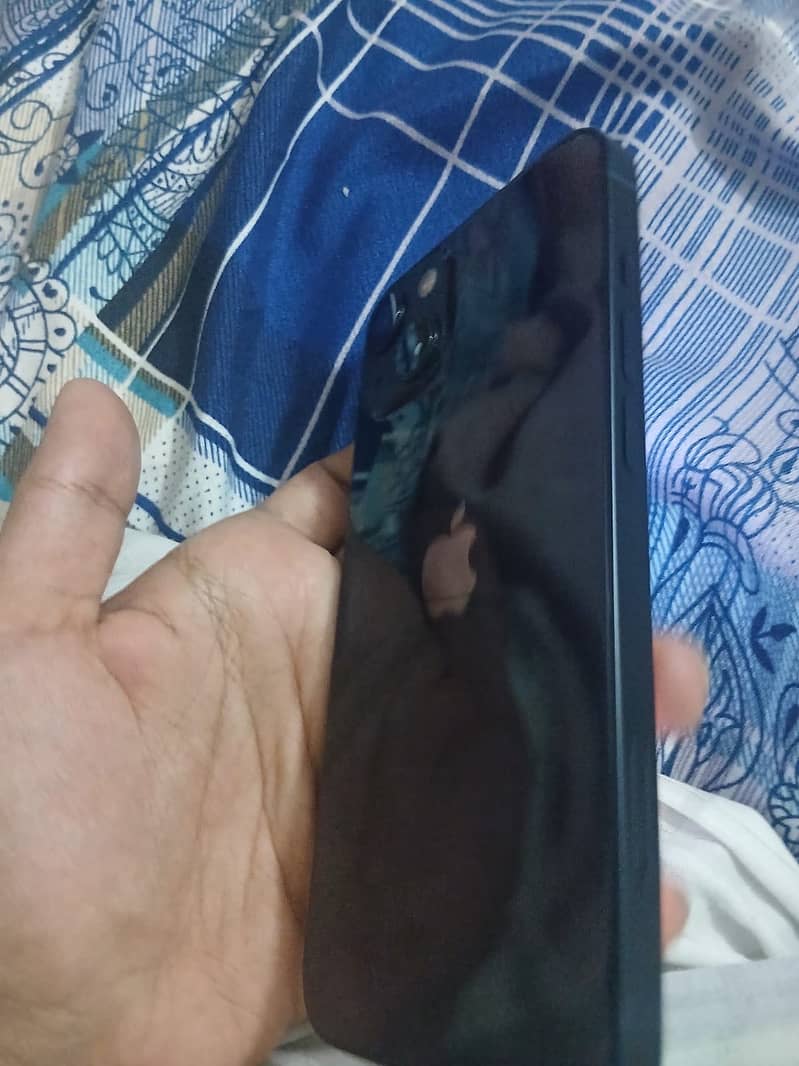 Apple iPhone 13 2