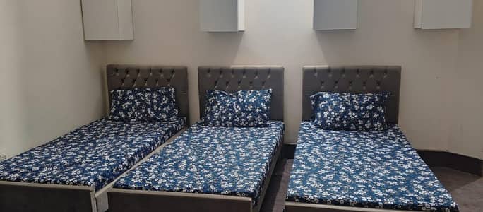 G-9-4 hostel mein sharing per room available hai7