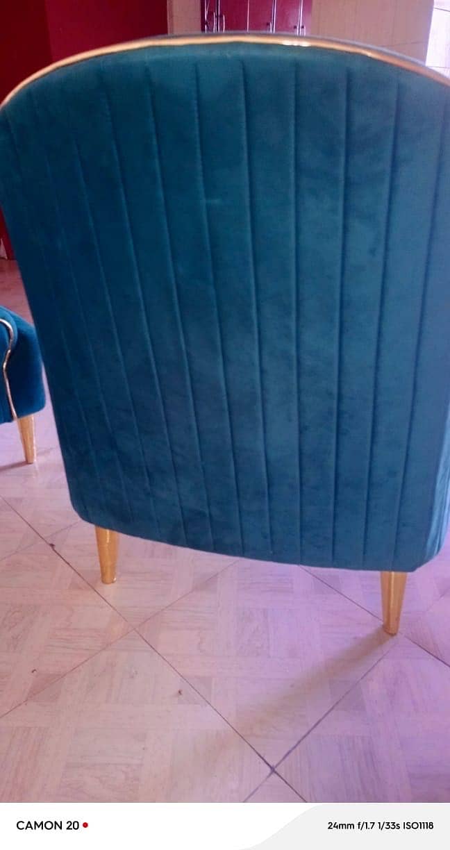 Sofa seats 1