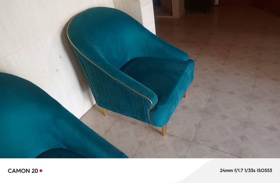 Sofa seats 2