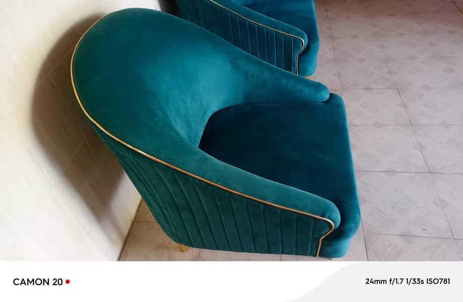 Sofa seats 3