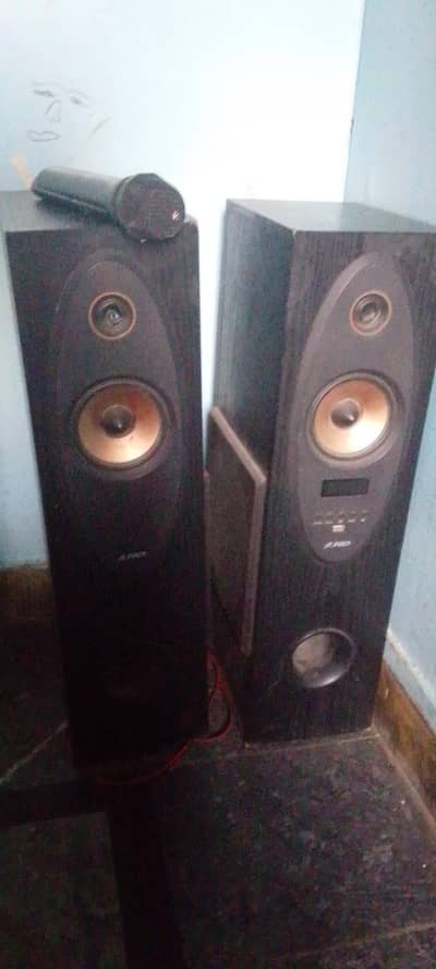 speakers fenda awaz boht achi ha