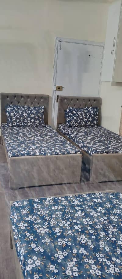 G-9-4 hostel mein sharing per room available hai