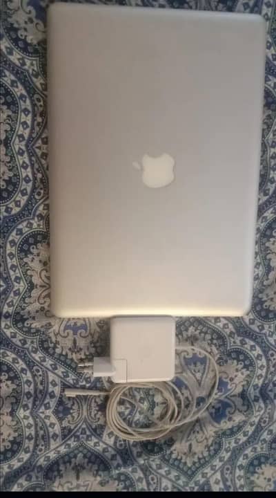 Macbook pro Rs 23,500