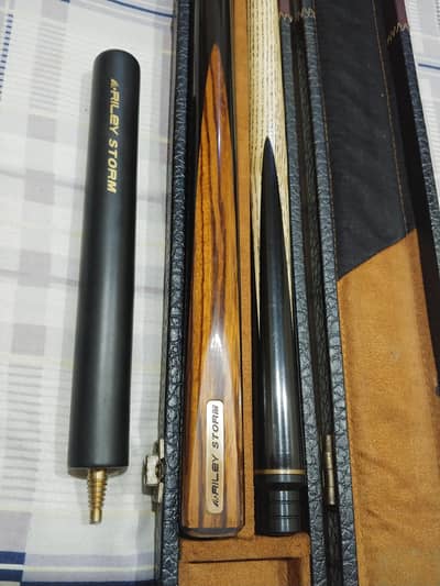Riley Storm snooker cue