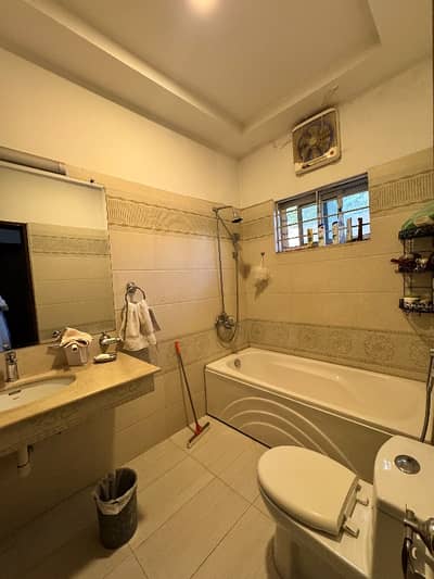 F-10 Double Storey House Excellent 1000 SQY House Proper 6 Bedrooms, 6 Attached Bathrooms Modern Fittings And Tiled Floor TV Lounge, Drawing Dining, 1 Kitchen