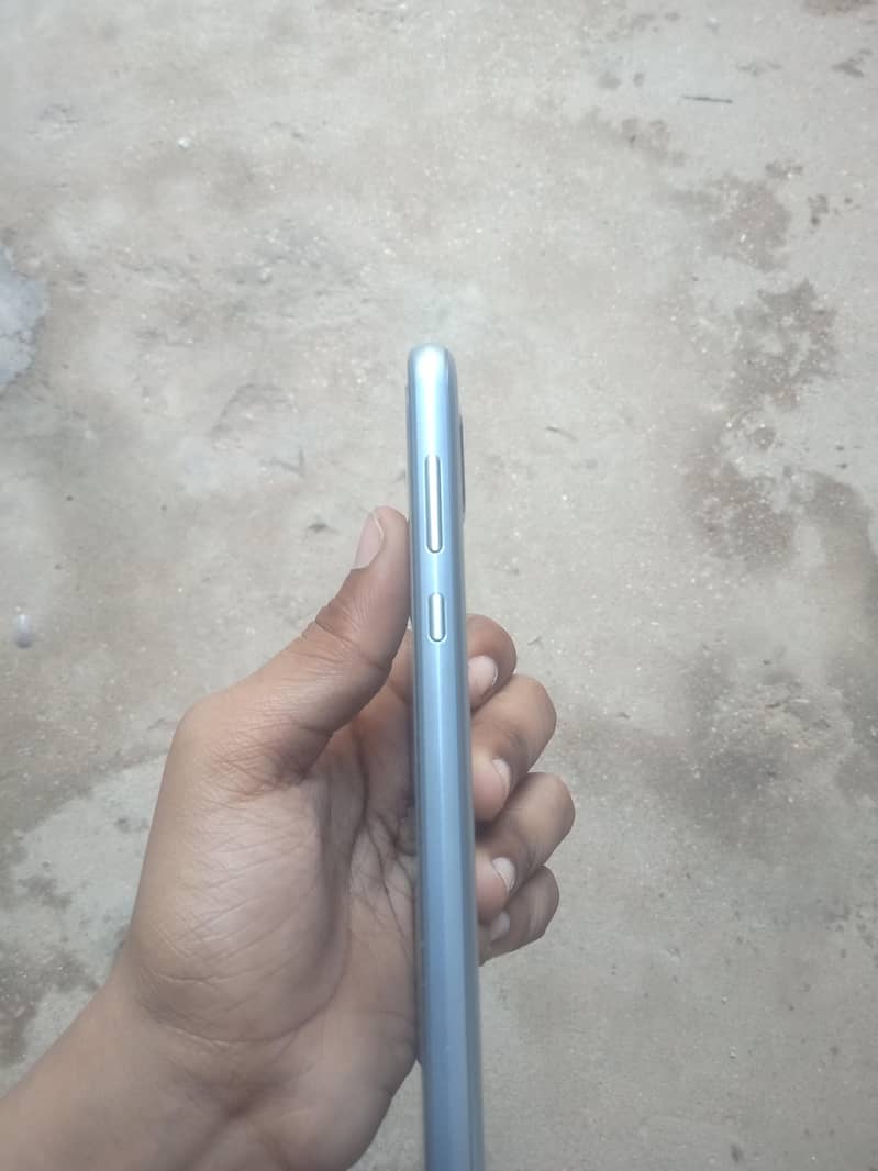 Sharp Aquos Sense 2