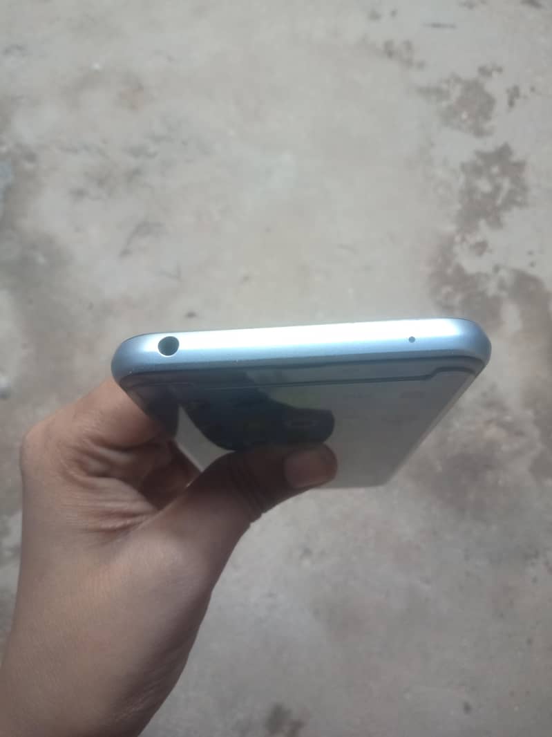 Sharp Aquos Sense 4