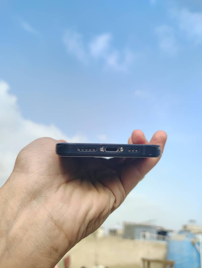 Apple iPhone 12 1