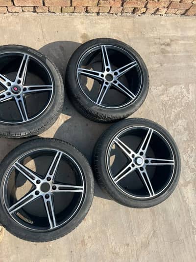 Honda civic Rs alloy wheel with low profile tyre