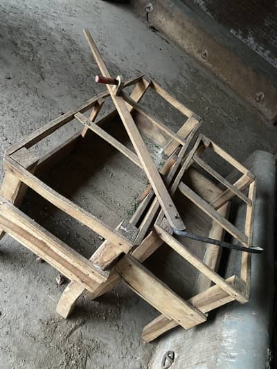 2 strong wood khurliyaan or 1 datar