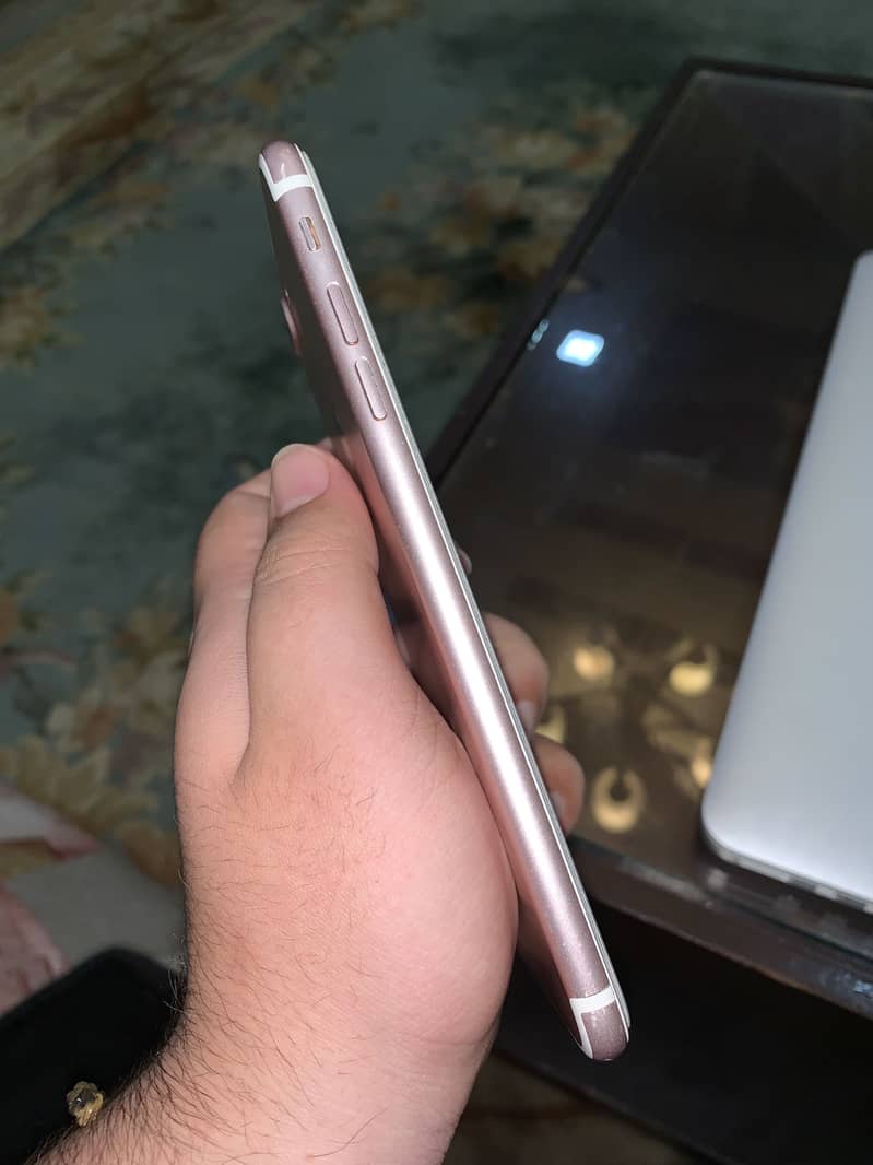 Apple iPhone 7 Plus 2