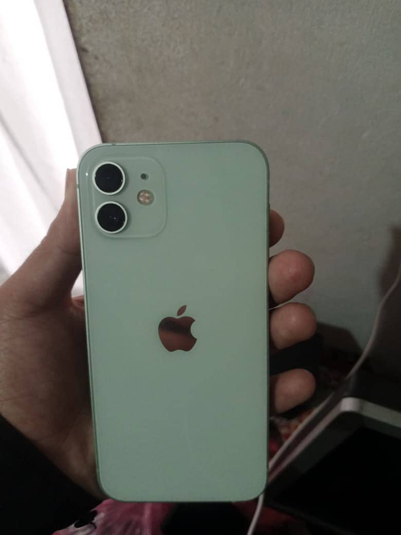 iPhone 12 0