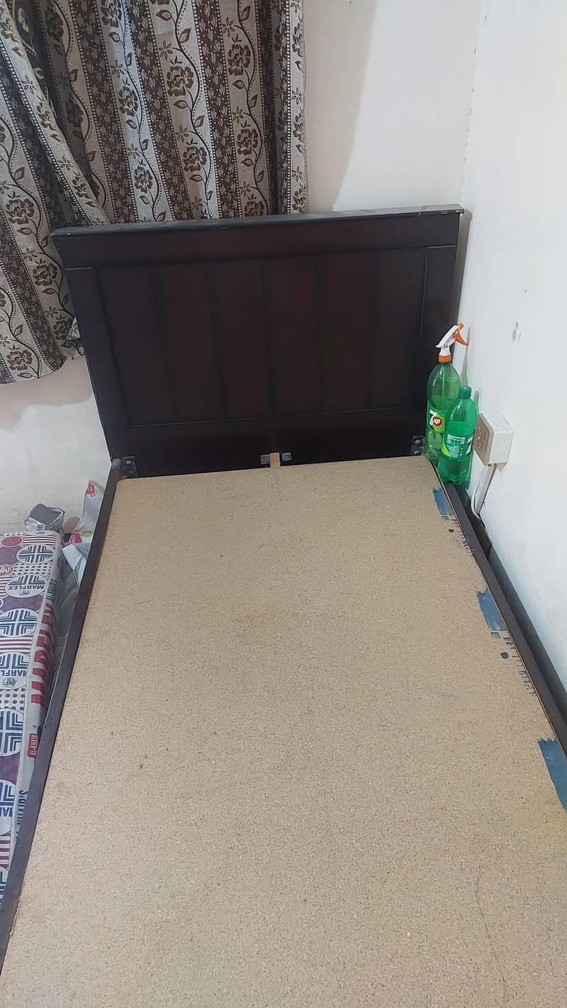 SINGLE BED( ALMOST NEW)(MATTRESS NOT INCLUDED) 1