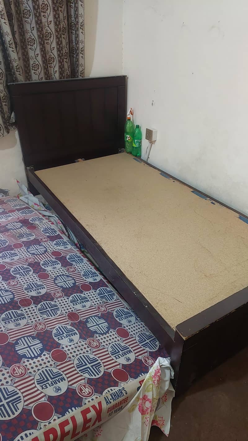 SINGLE BED( ALMOST NEW)(MATTRESS NOT INCLUDED) 2