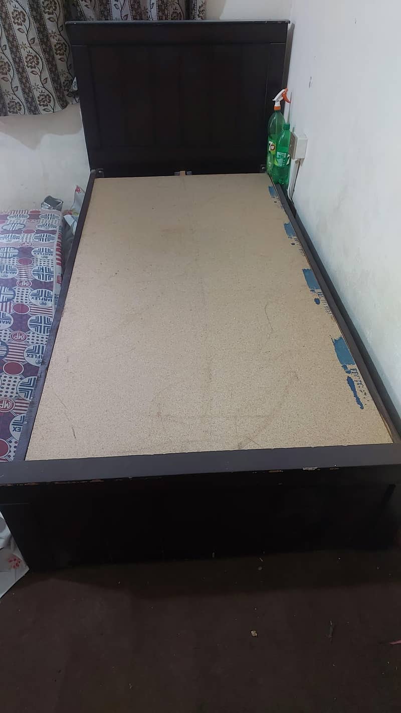 SINGLE BED( ALMOST NEW)(MATTRESS NOT INCLUDED) 3