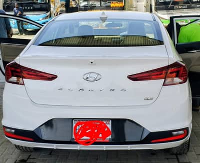 Hyundai Elantra 2022