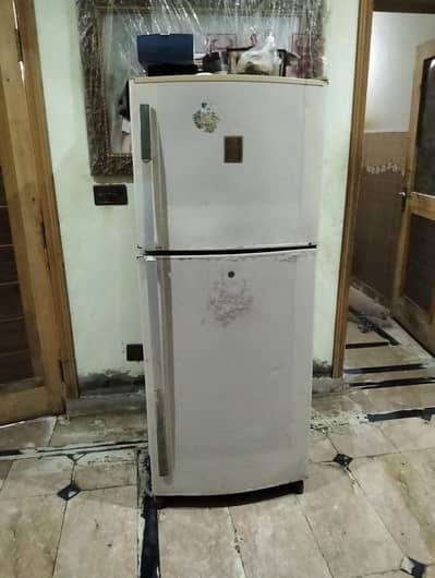 *Dawlance Medium Double Door Fridge - Rs. 35,000 - Lahore*