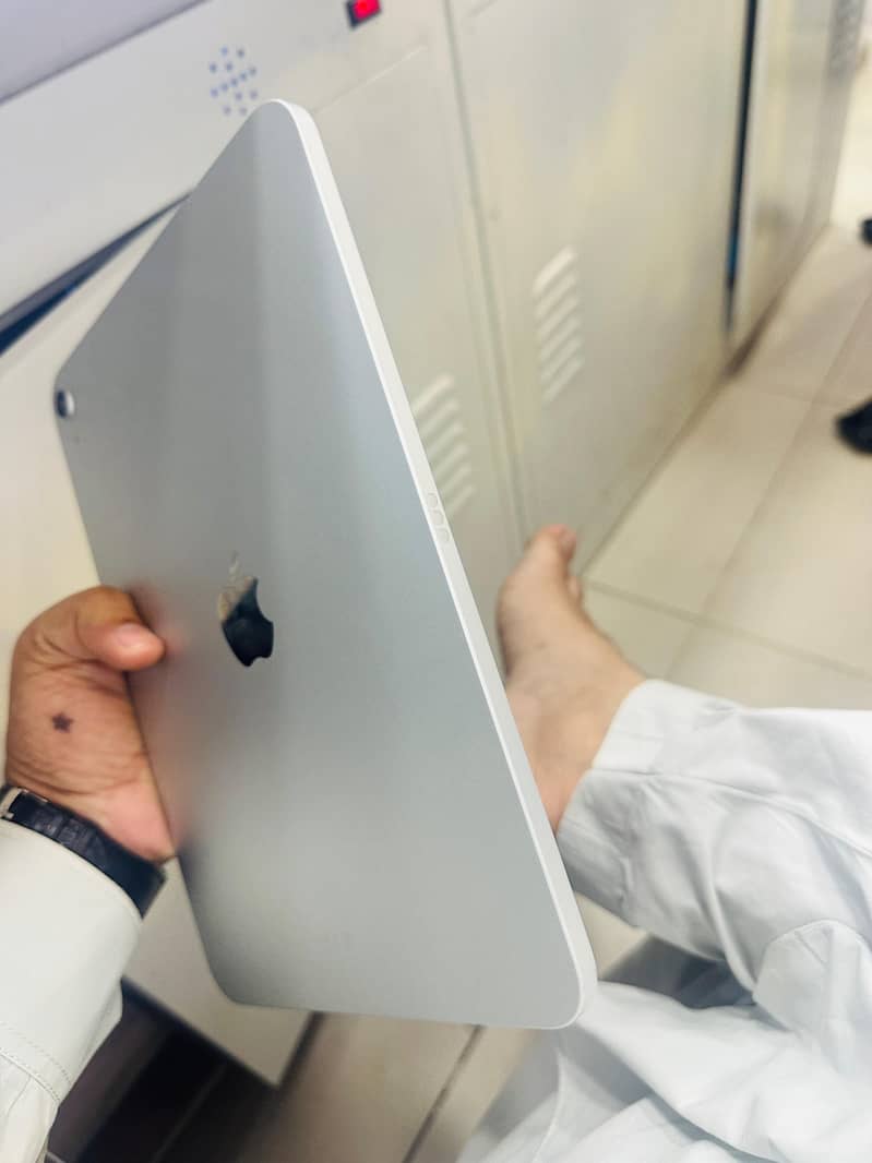 Ipad 11th generation 4