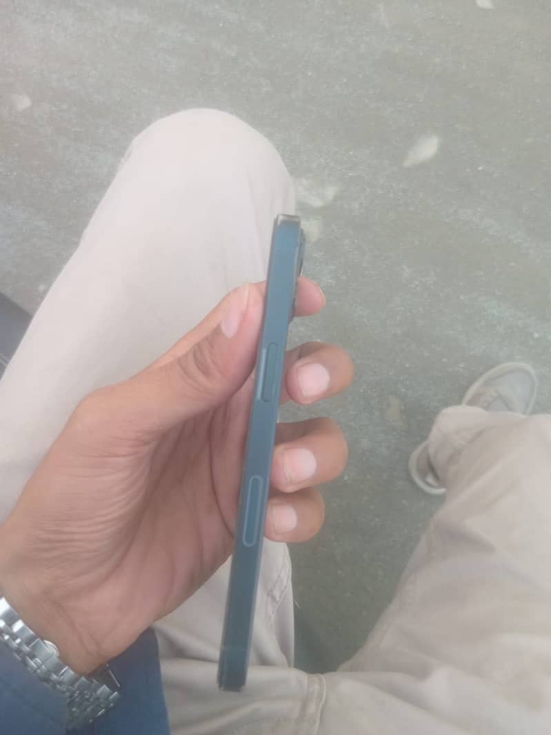 Apple iPhone 13 4