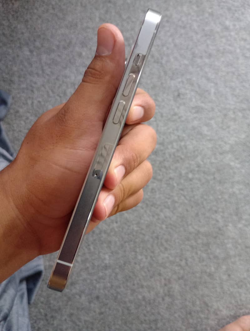 Apple iPhone 13 Pro 4