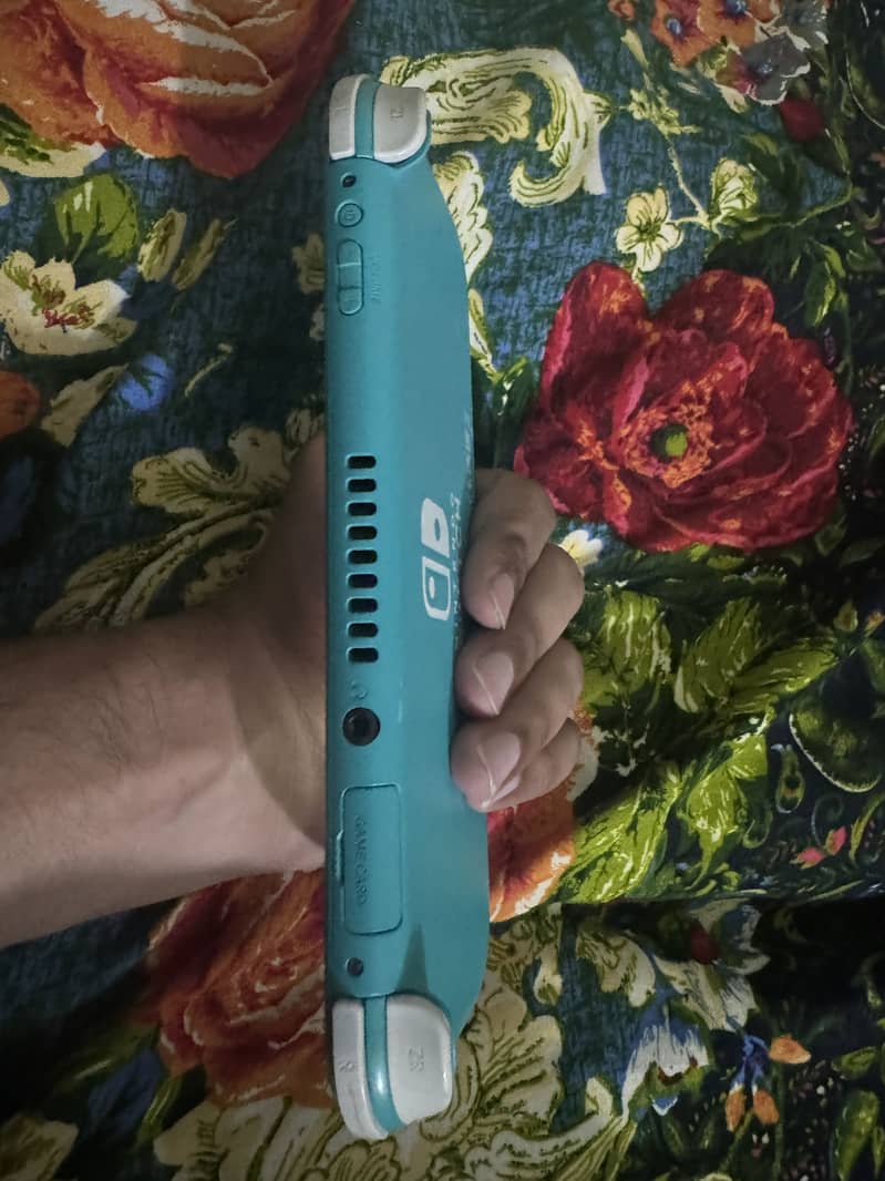 Nintendo switch lite 1