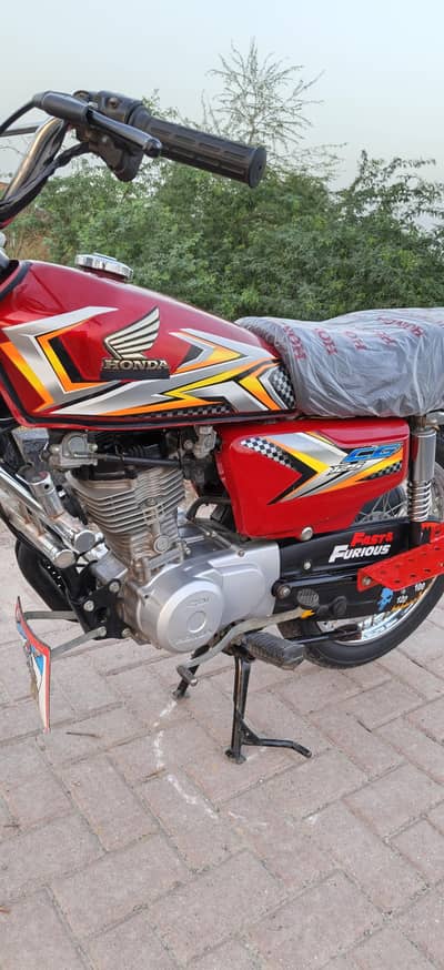 Honda 125 25 model brand new condition bike hai 03396464638