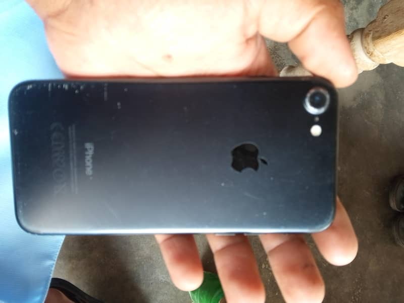 Apple iPhone 7 0