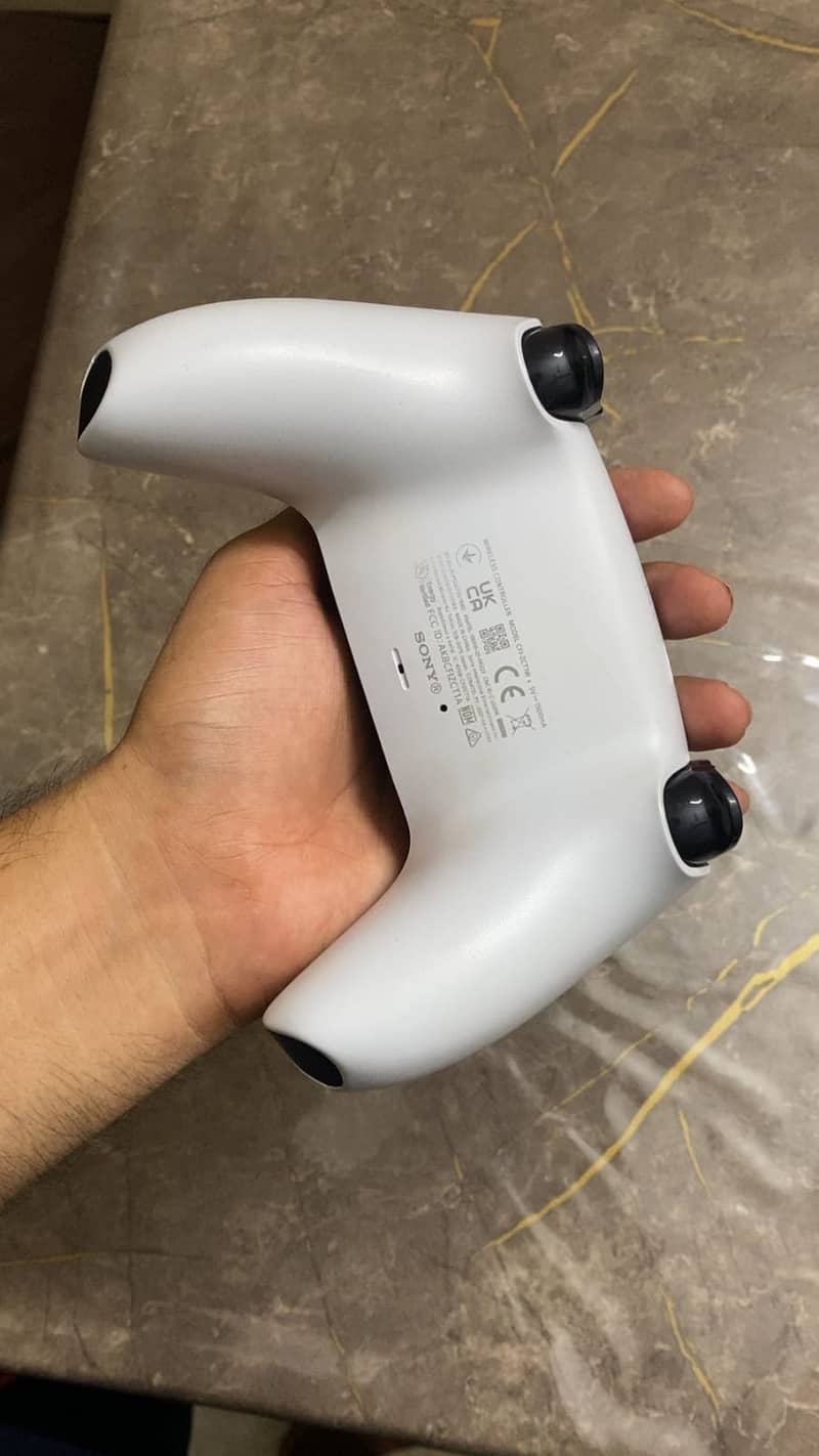 PS5 DualSense Wireless Controller (White) 2