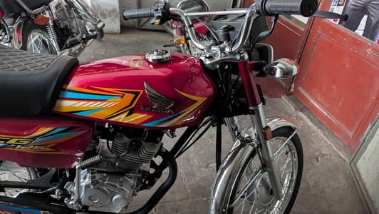 bilkul new hai last month ka nikla hai km drive 780