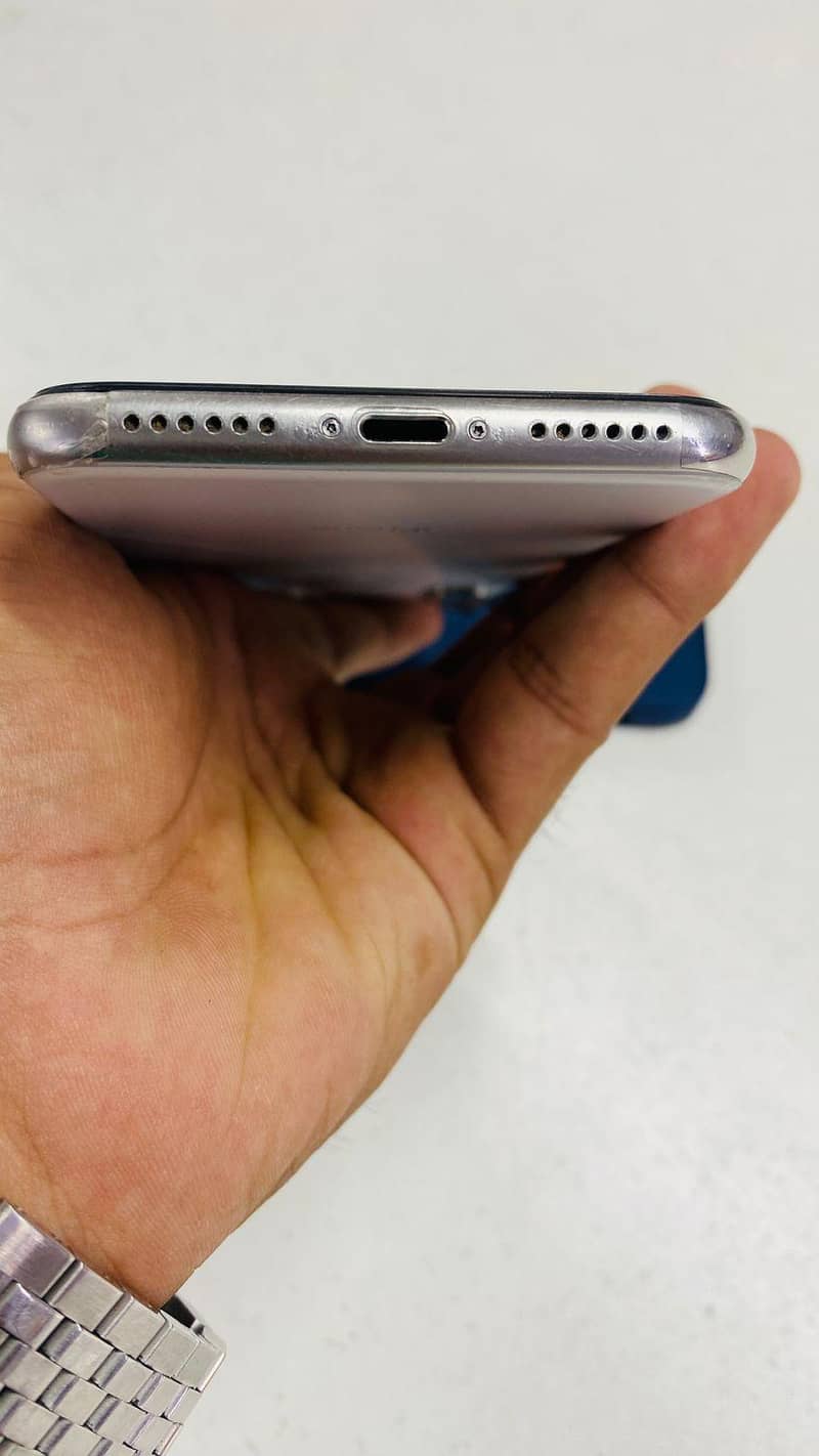 Apple iPhone X 4