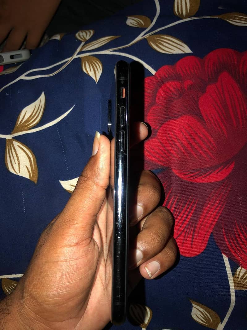 Apple iPhone X 3