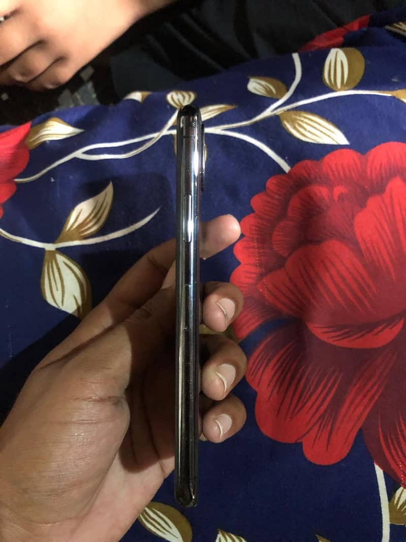Apple iPhone X 4