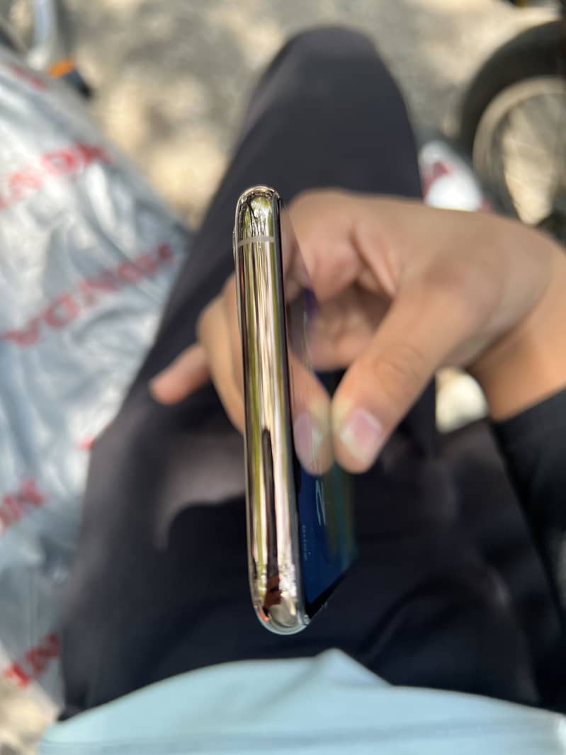 Apple iPhone 11 Pro Max 3