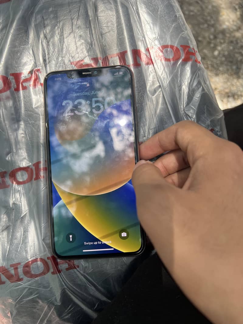 Apple iPhone 11 Pro Max 4