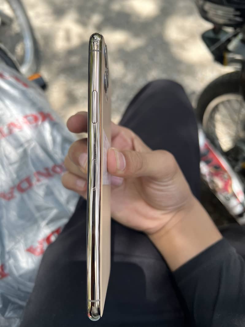 Apple iPhone 11 Pro Max 5