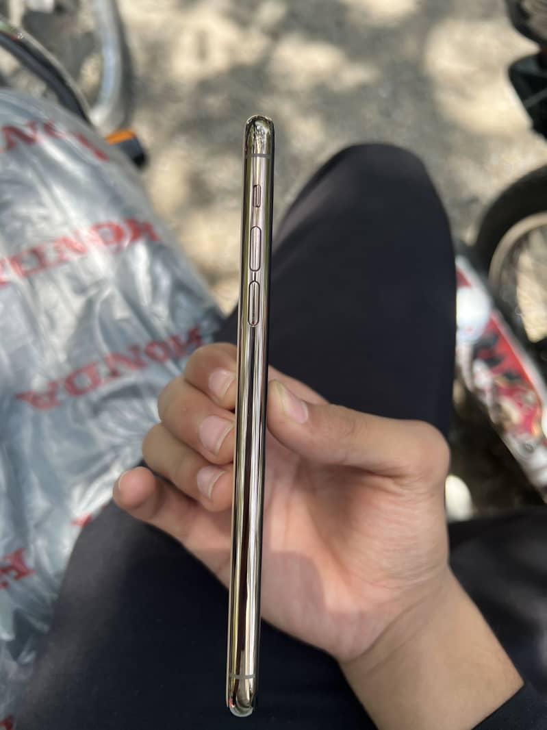 Apple iPhone 11 Pro Max 6