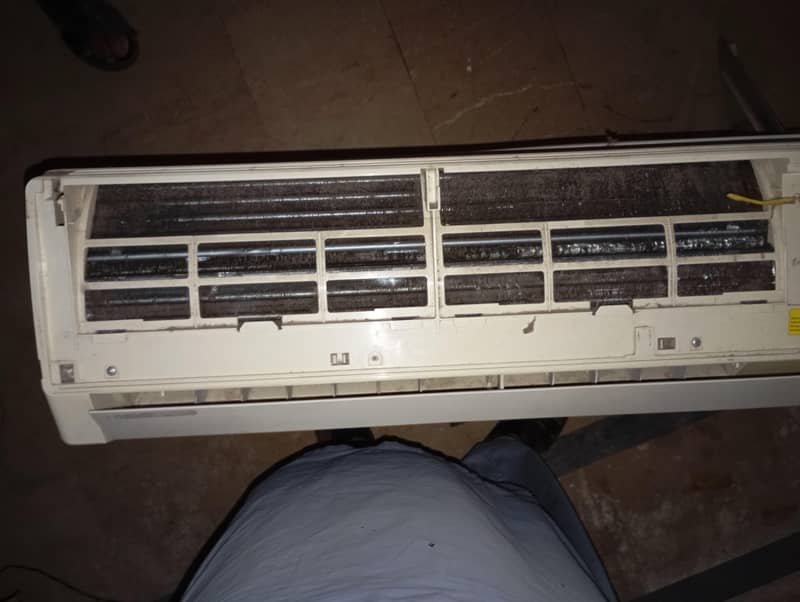 Gree 1 ton Split unit 4