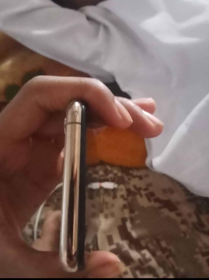 Apple iPhone XS 1