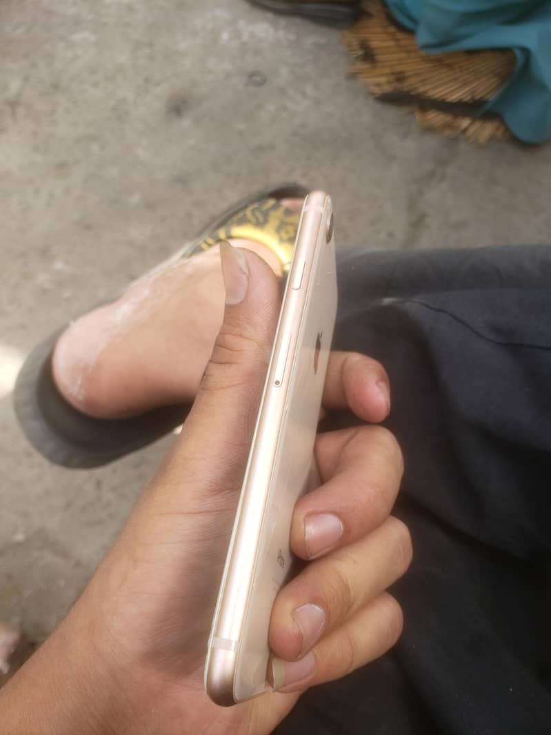Apple iPhone 8 4