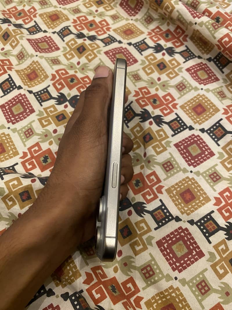 Apple iPhone 15 Pro Max 3