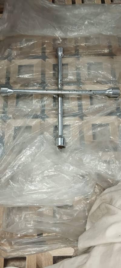 4 wat lug wrench new