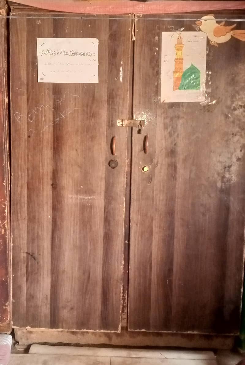 almari 0