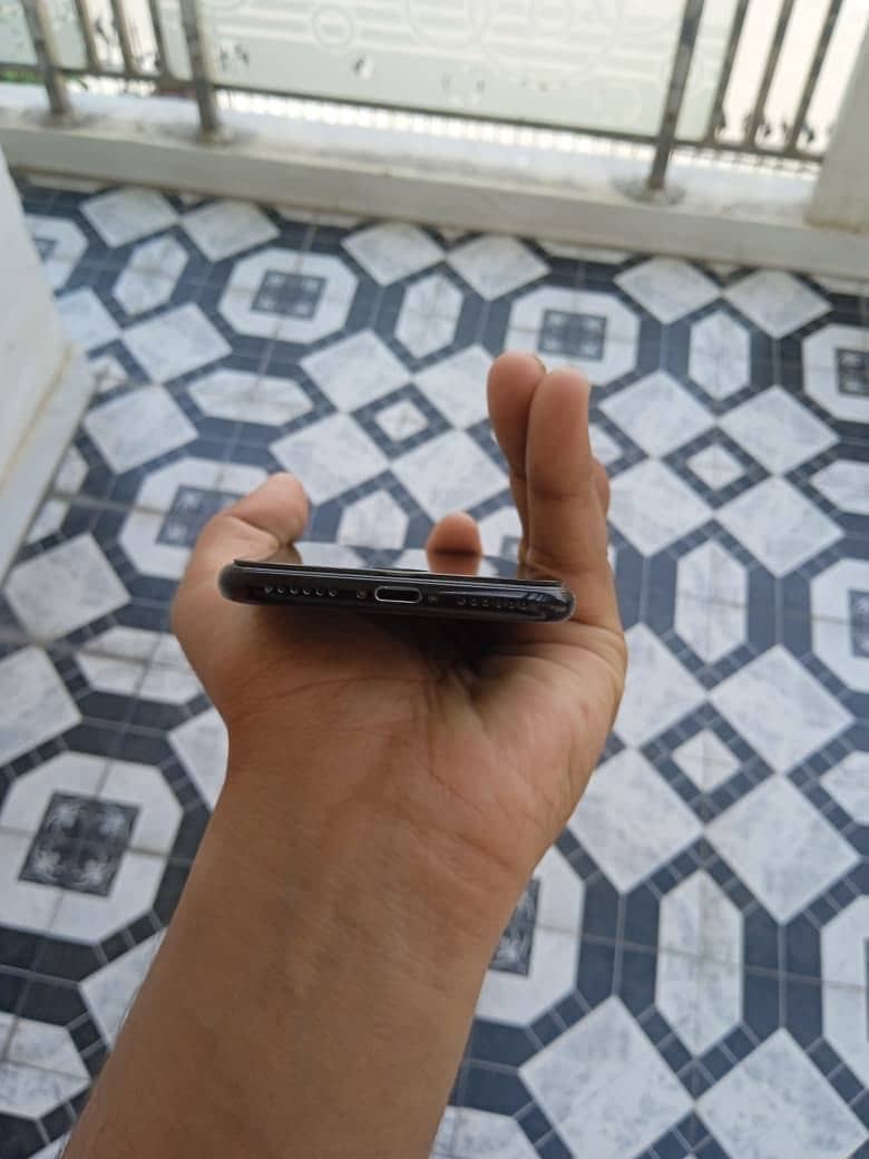 Apple iPhone 7 1