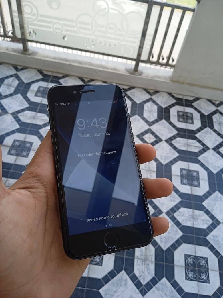 Apple iPhone 7 2
