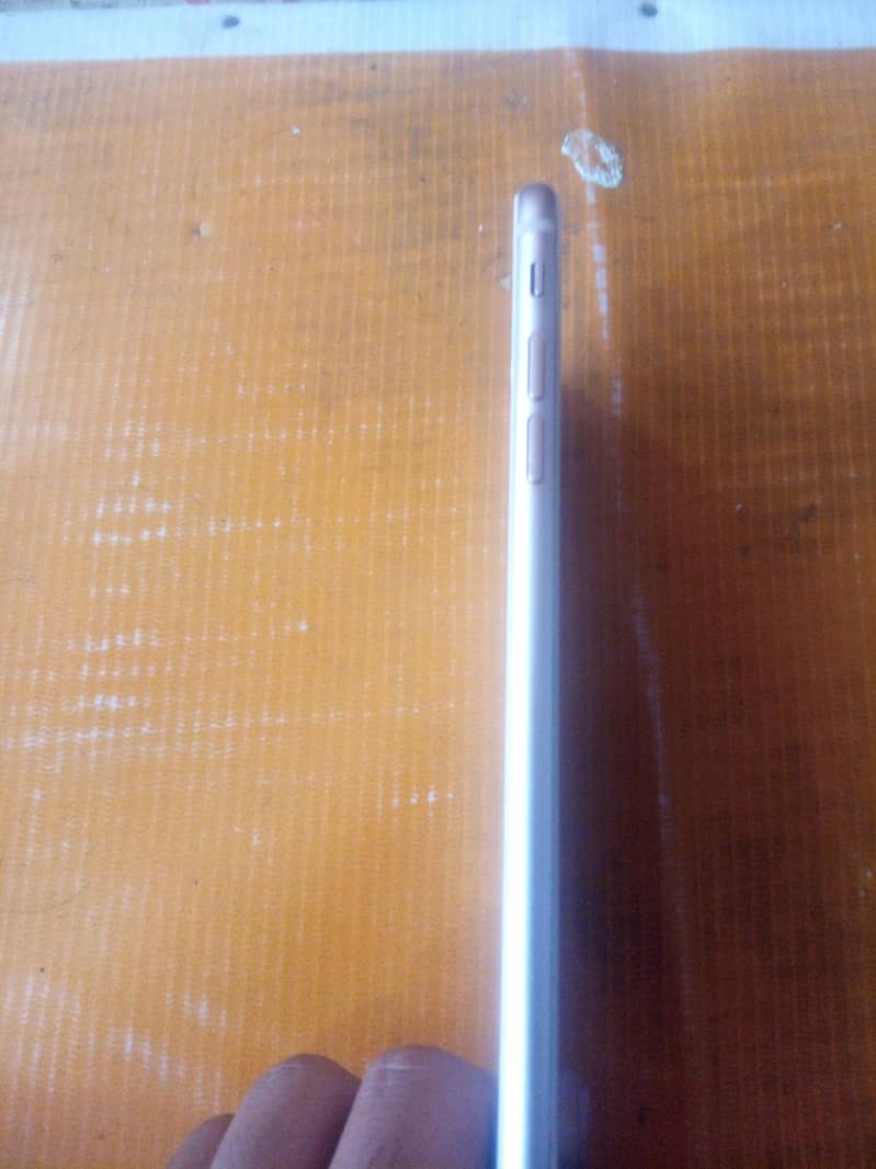 Apple iPhone 8 Plus 3