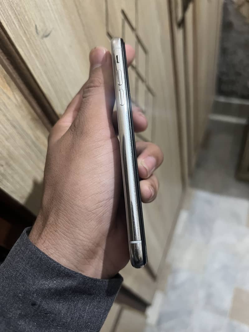 Apple iPhone X 3